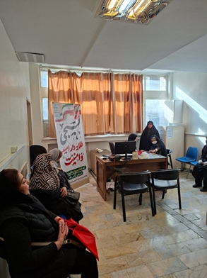 پرپایی میز خدمت سلامت بمناسبت هفته بسیج در مرکز پزشکی لقمان حکیم 