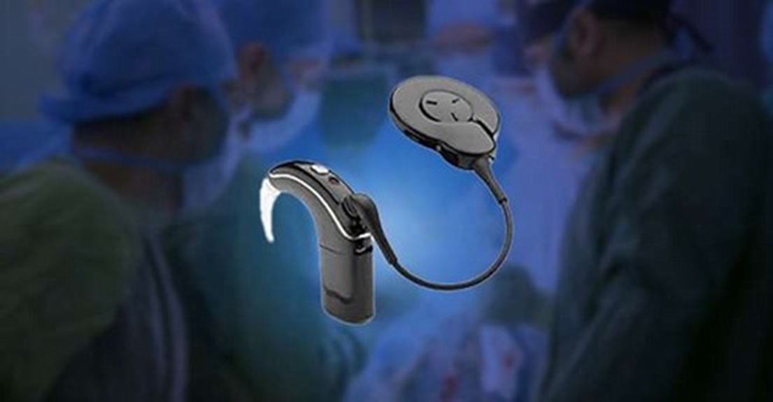 جراحی پیچیده کاشت پروتز شنوایی ساقه مغز در بیمارستان 